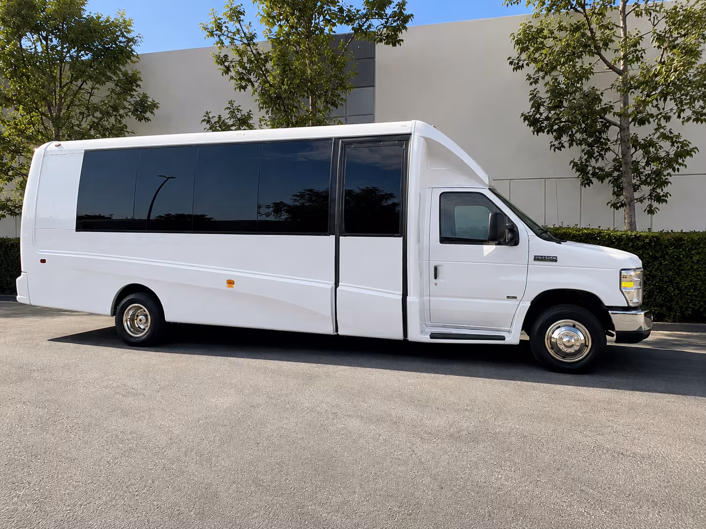 charter buses for corporate events and off site meetings in the inland empire